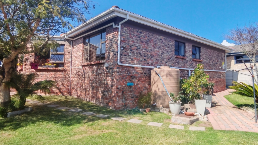 3 Bedroom Property for Sale in Fraaiuitsig Western Cape